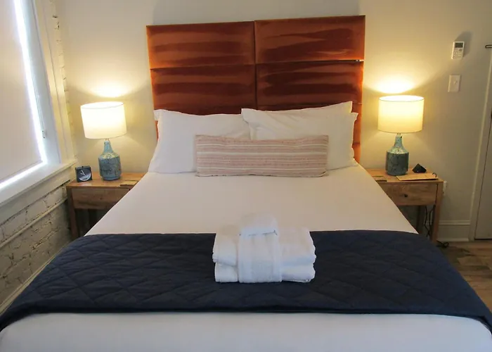 Queen Suite 3Rd Floor Downtown Sleeps 2