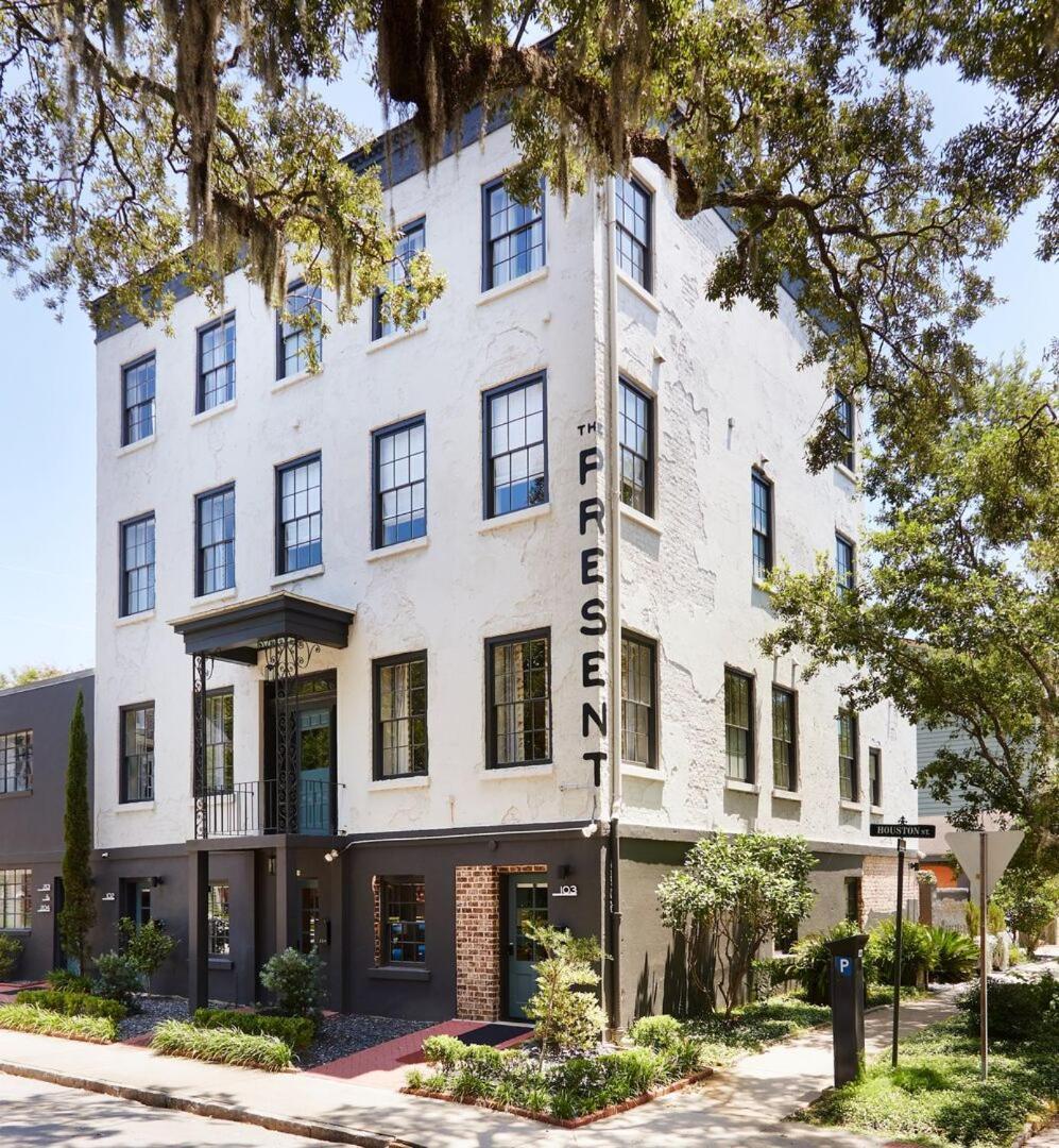 Queen 3rd Floor Downtown Sleeps 2